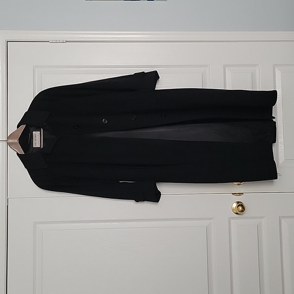 Holt Renfrew Jackets & Blazers - NWOT Holt Renfrew 100% Cashmere Long Black Overcoat w Back Pleated Detail